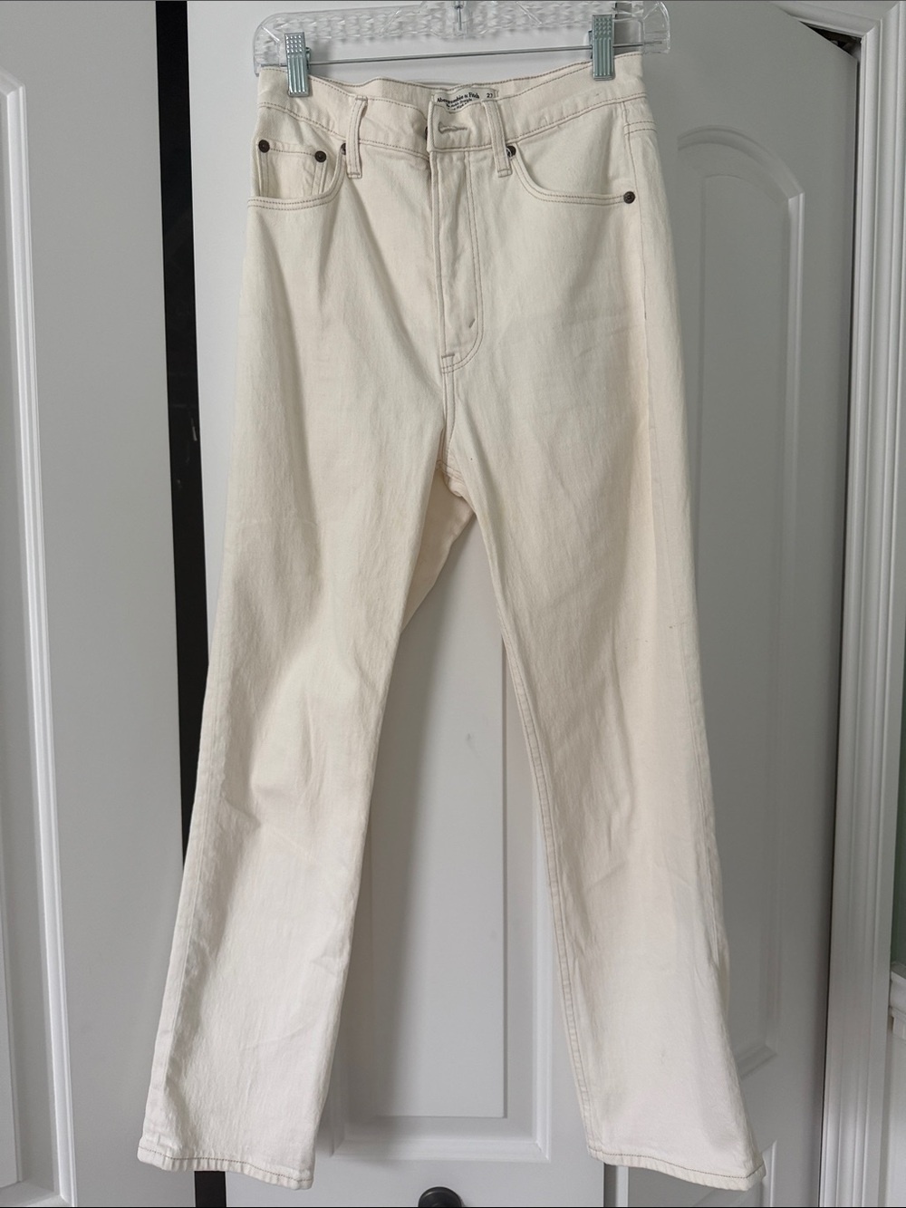 Abercrombie & Fitch Off-White Cropped Ankle Jeans